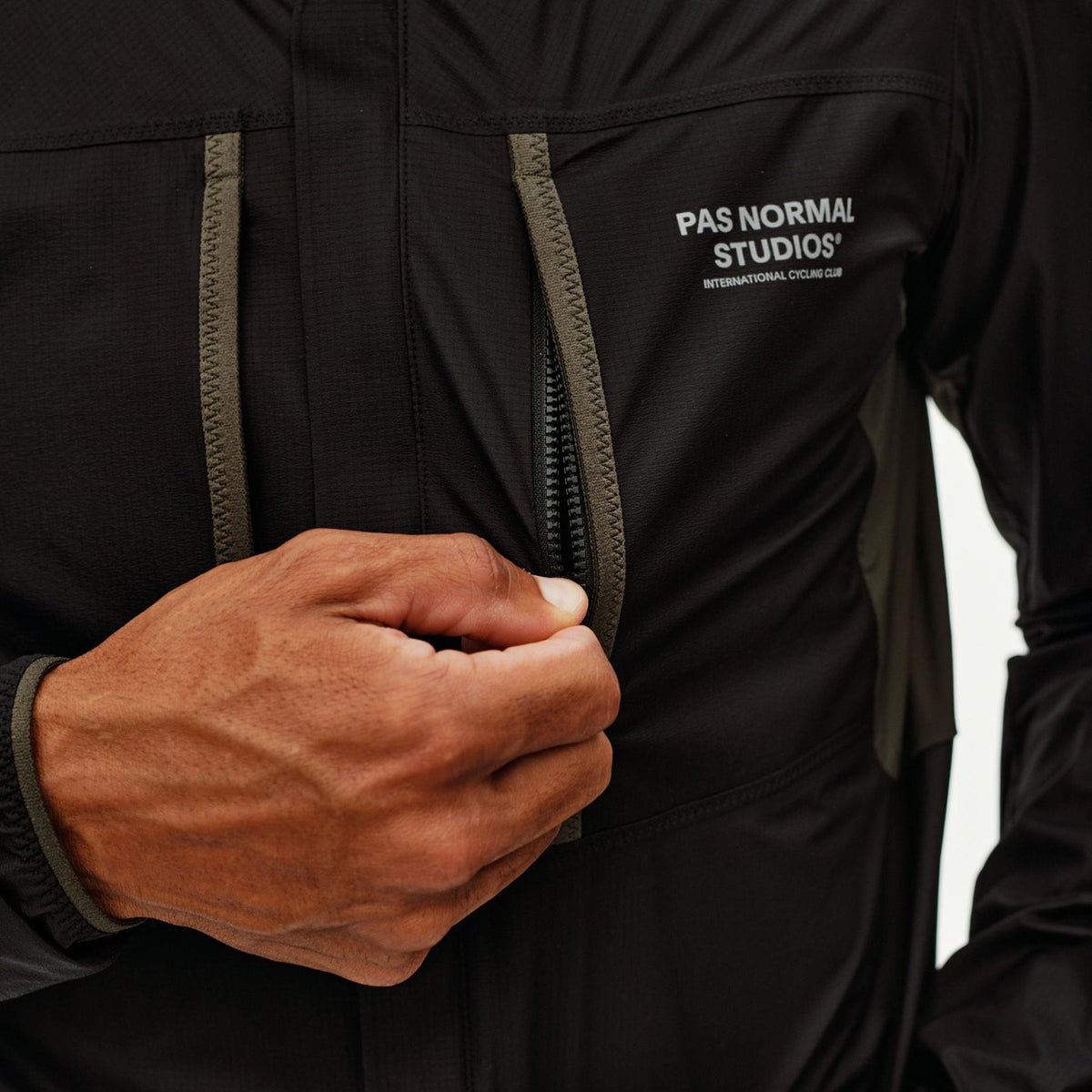 Chaqueta Pas Normal Studios Escapism Hooded Lightweigh - Negro