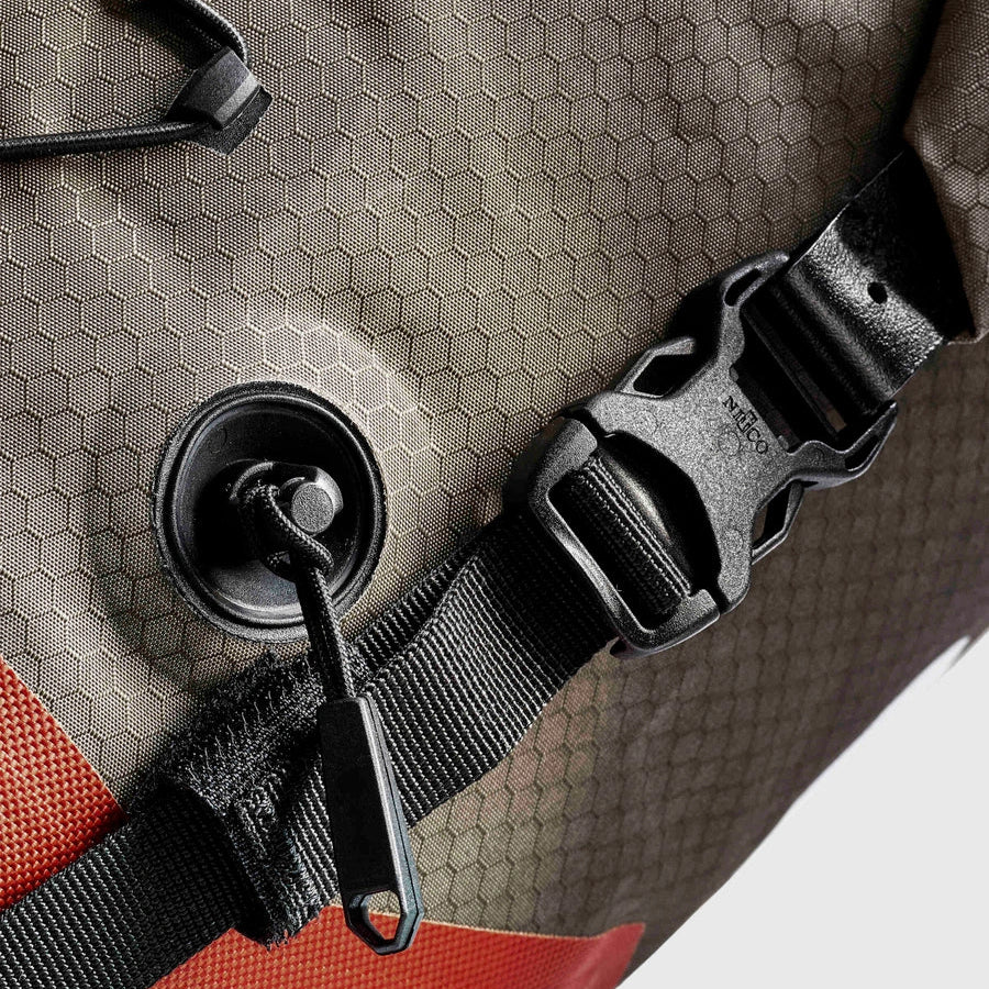 Borsa sottosella Assos x ORTLIEB 11L - Marrone - I