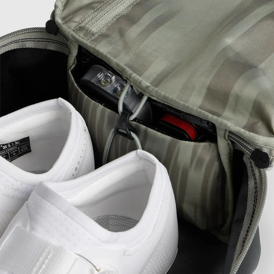 Assos x D_b_ Roamer 3 Piece Travel System Tasche
