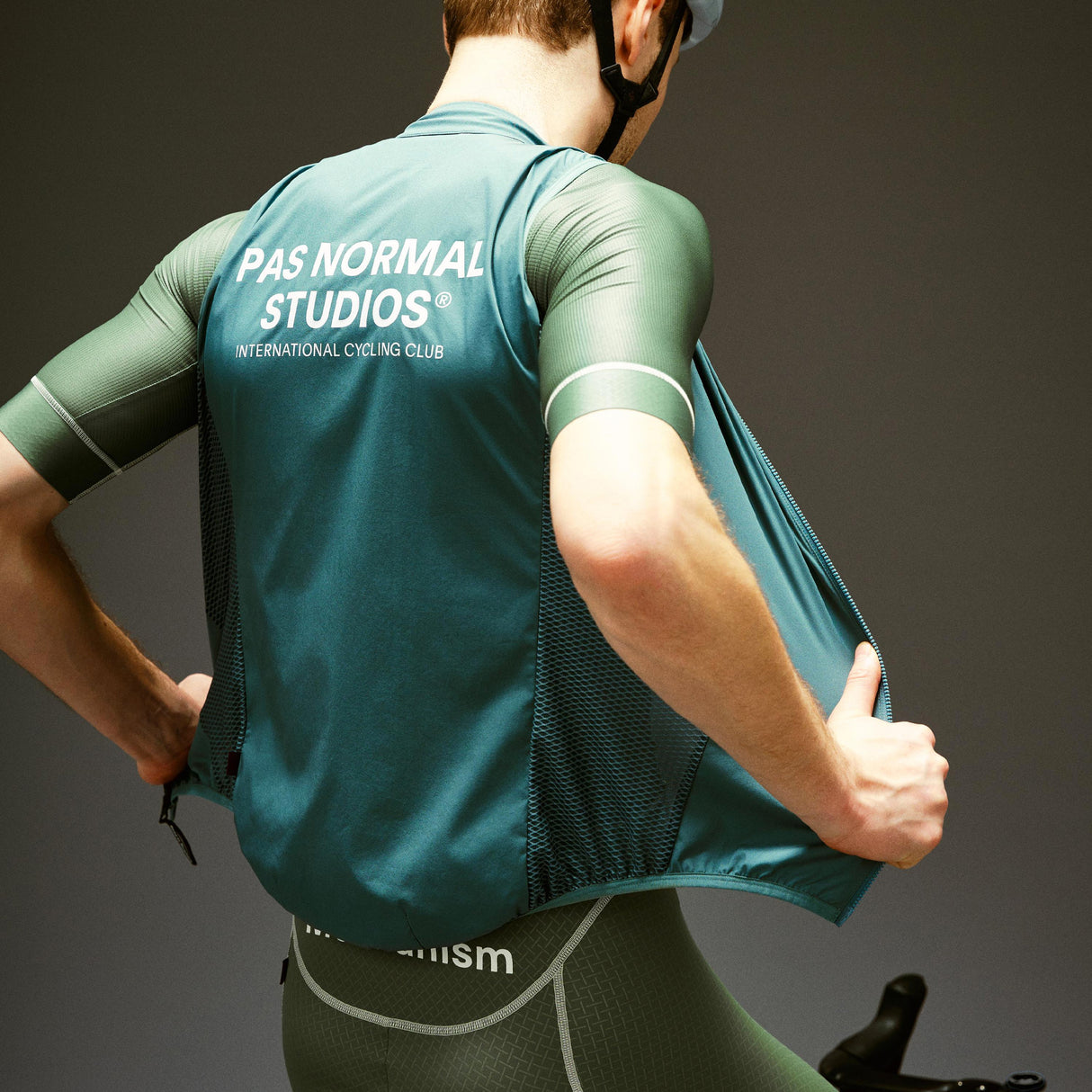 Gilet Pas Normal Studios Mechanism Stow Away - Verde grigio - C