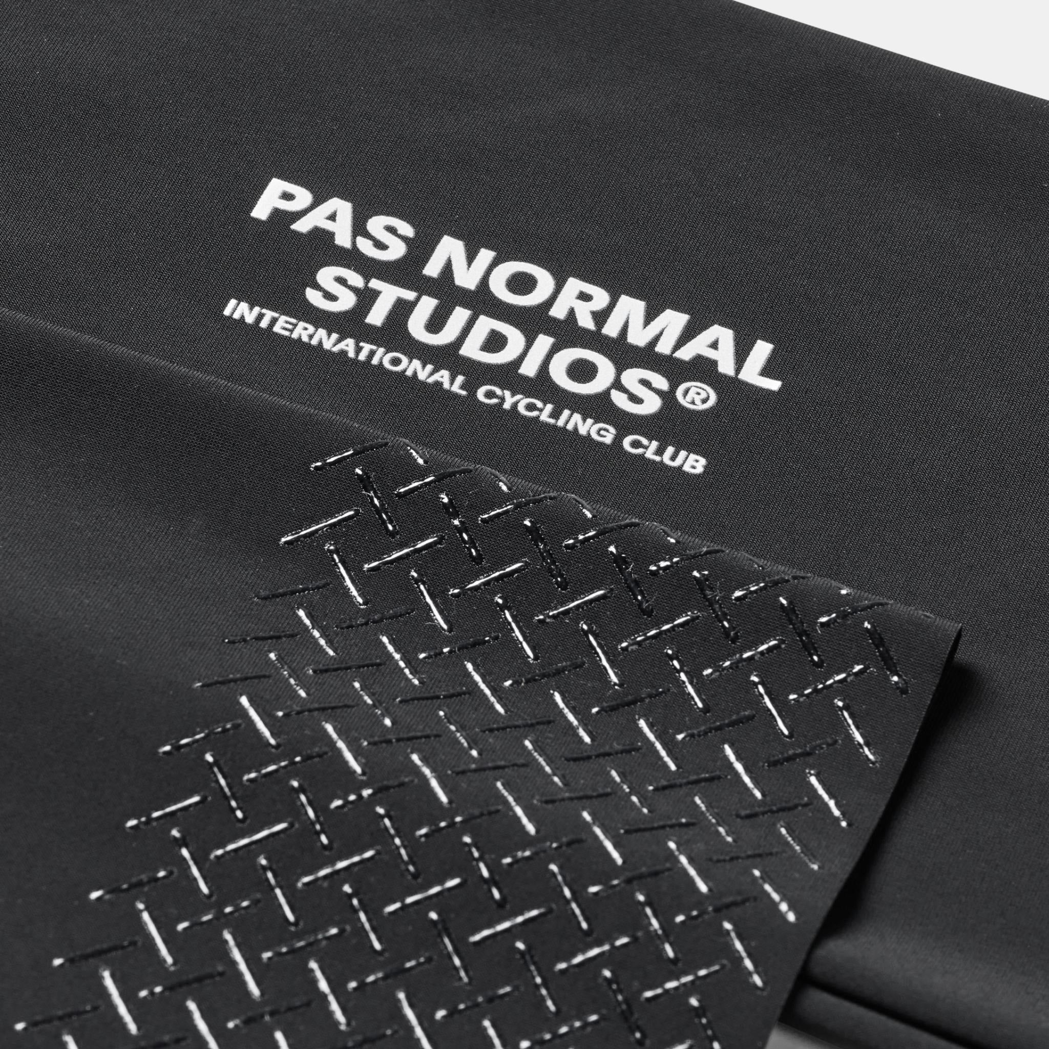 Leg warmers Pas Normal Studios Logo Leg UV - Black | All4cycling