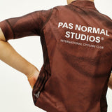 Gilet Pas Normal Studios Mechanism Stow Away - Marrone chiaro Pas Normal Studios