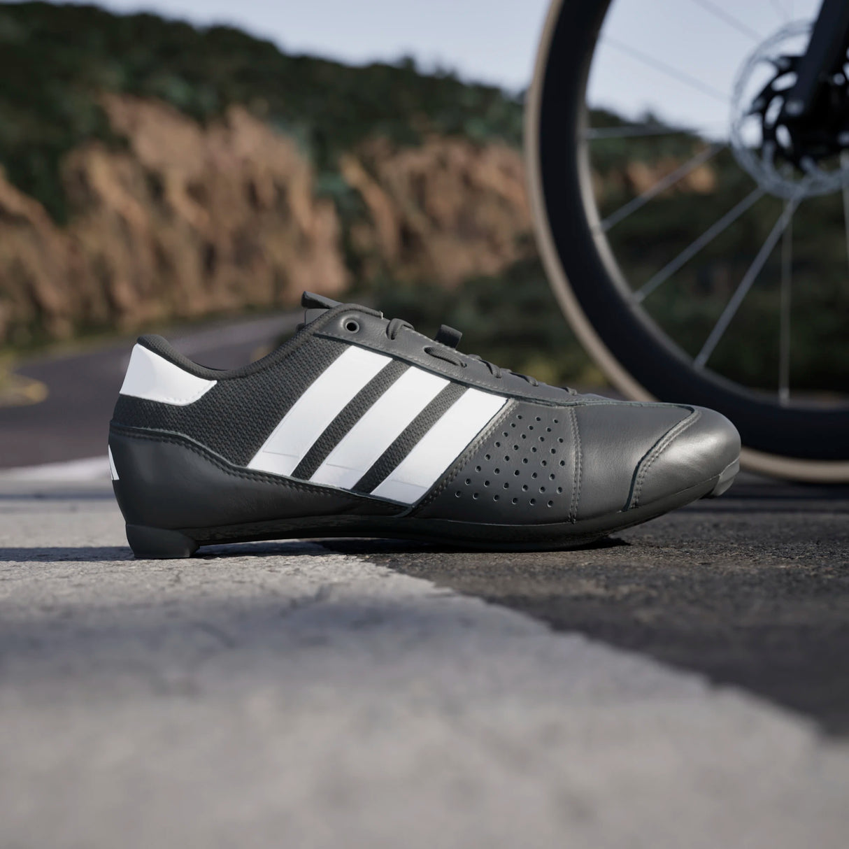 Scarpe Adidas Heritage Road - Nero - H