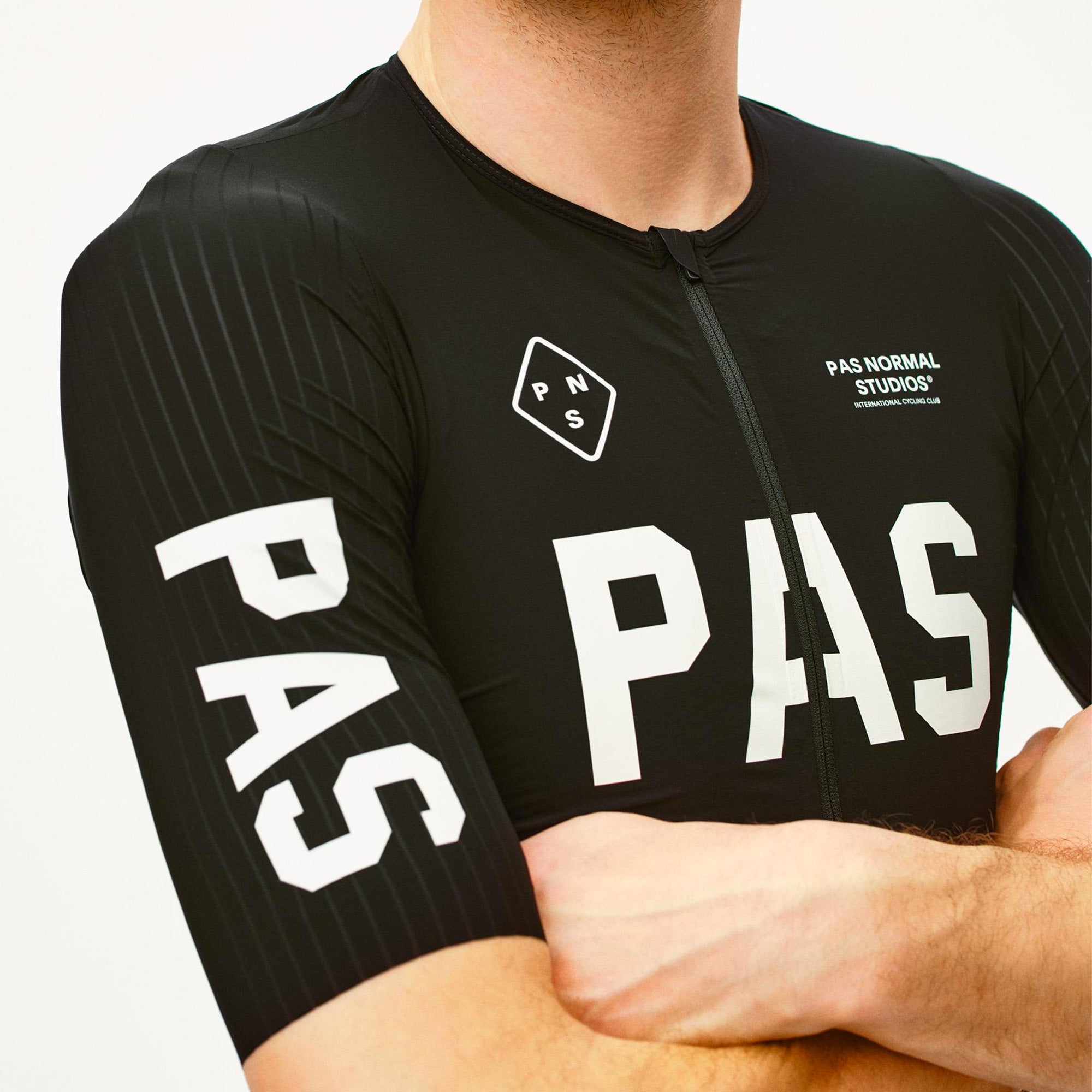 PAS NORMAL STUDIOS Mechanism Pro 新品 Pas Normal Studios Mechanism Pro Jersey - Black White | All4cycling