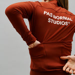 Pas Normal Studios Essential Langärmeliger Pullover - Rot