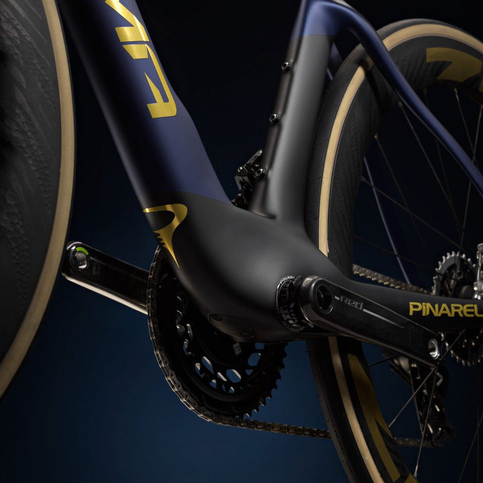 Pinarello Dogma F Disk Red AXS PM Zipp 454 NSW - Pinarello Q36.5 Pinarello