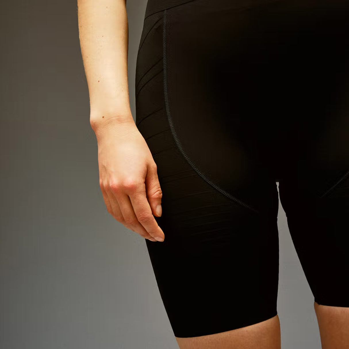 Pas Normal Studios Mechanism Pro women bib shorts - Black white