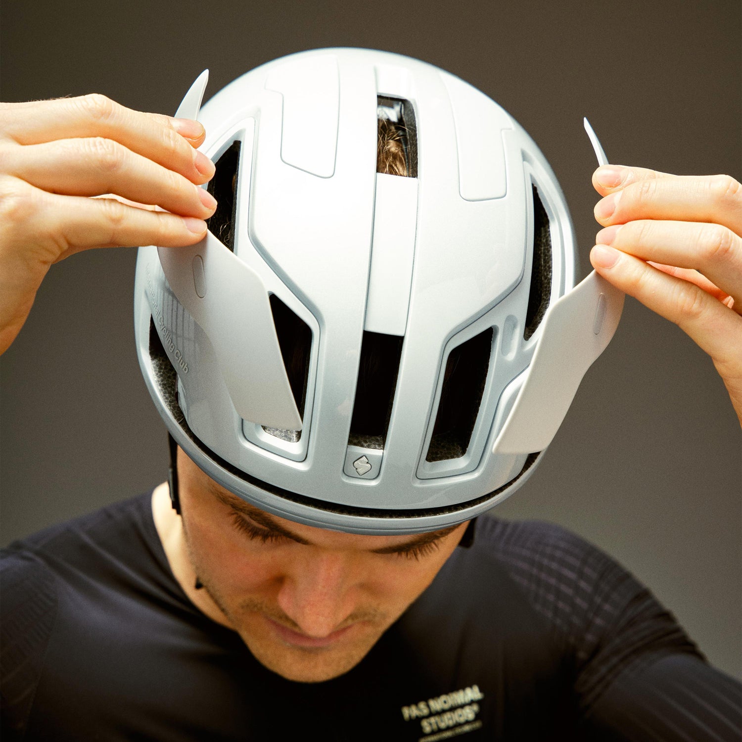 silberner fahrradhelm Sweet Protection PNS Falconer Aero 2Vi Mips Helm - Silber