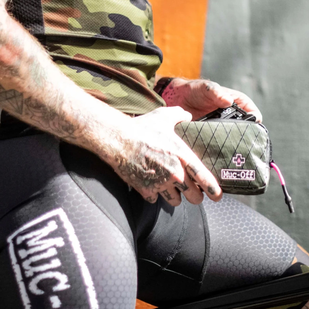 Portacellulare Muc-off Essentials Case - Verde - H