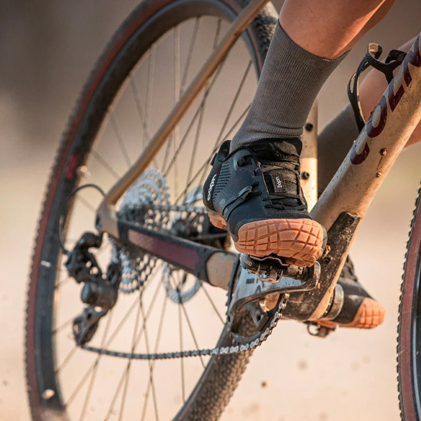 flat pedal shoes for gravel bike Udog Distanza carbon shoes